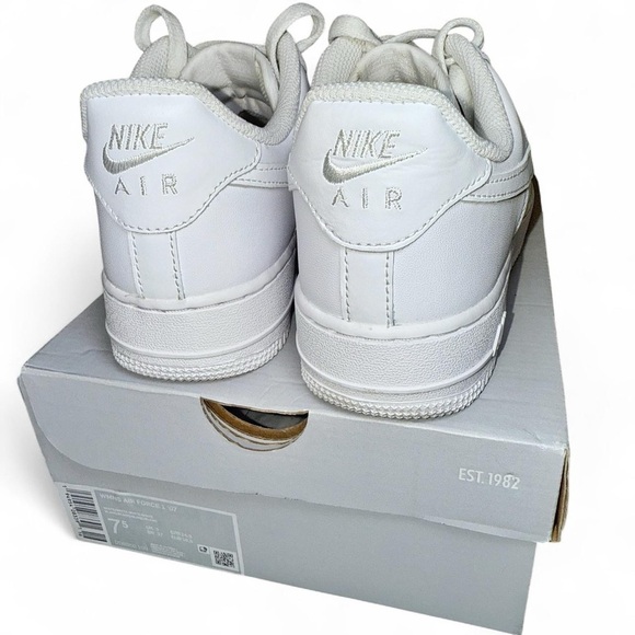 Nike Air Force 1 Low '07 White (Women's) DD8959-100 US Women's 7.5 - Picture 8 of 11